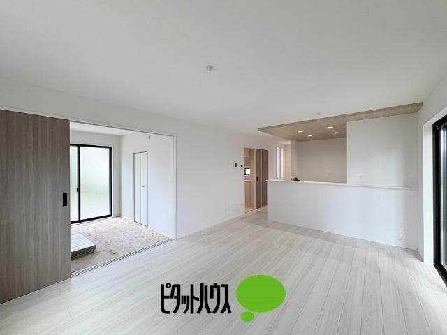 グラファーレ東村山市恩多町26期全8棟　4号棟 リビング