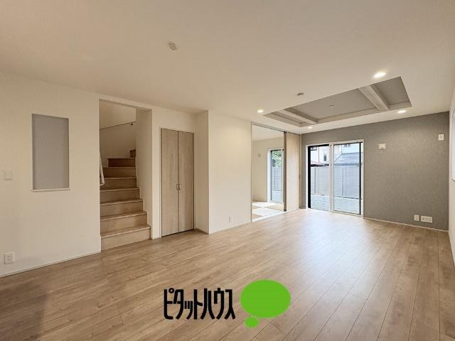 武蔵村山市中原2丁目全2棟　1号棟 リビング