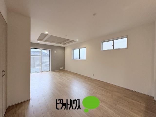 武蔵村山市中原2丁目全2棟　1号棟 リビング