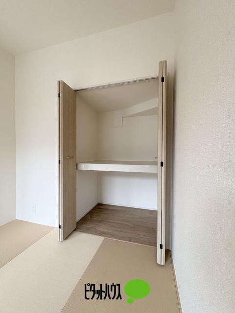 武蔵村山市中原2丁目全2棟　1号棟 収納
