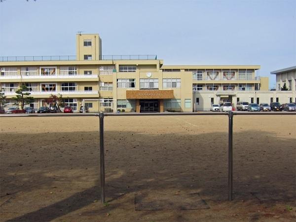 富山市立蜷川小学校：849m