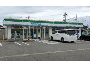 ファミリーマート新根塚町二丁目店：951m