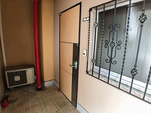 コンチネンタル新根塚（301） 玄関