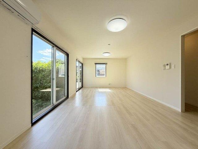 富山市新根塚町アパート リビング