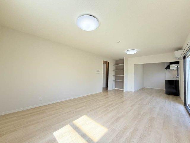 富山市新根塚町アパート リビング