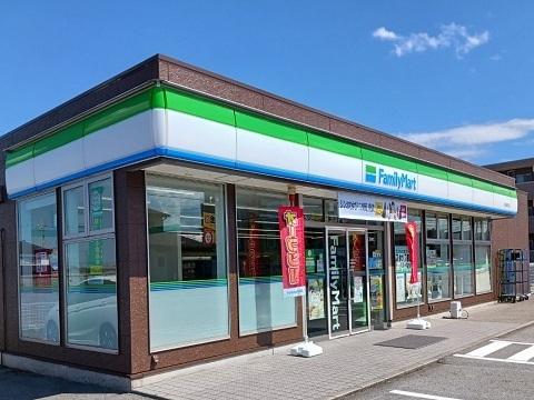 ファミリーマート富山金代店：93m