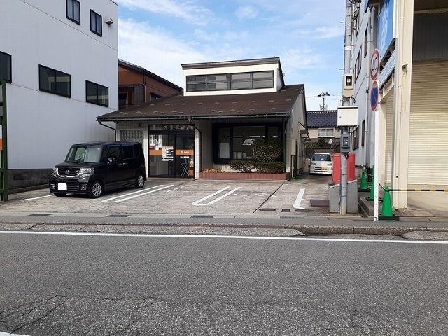 富山大泉郵便局：174m