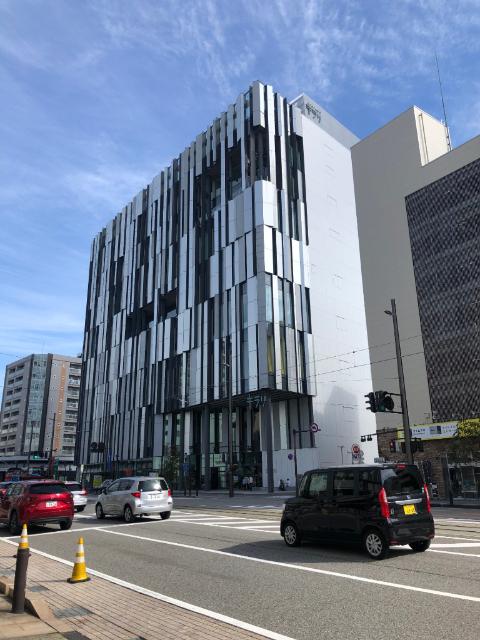 富山市立図書館：881m