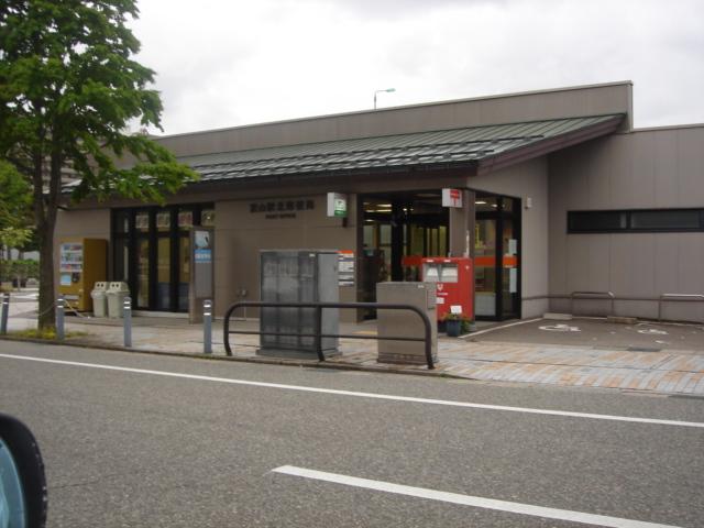 富山駅北郵便局：726m