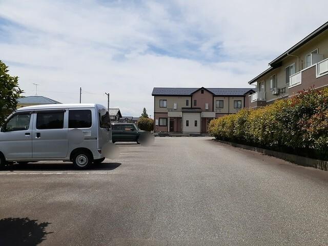 ルミナス（201） 駐車場
