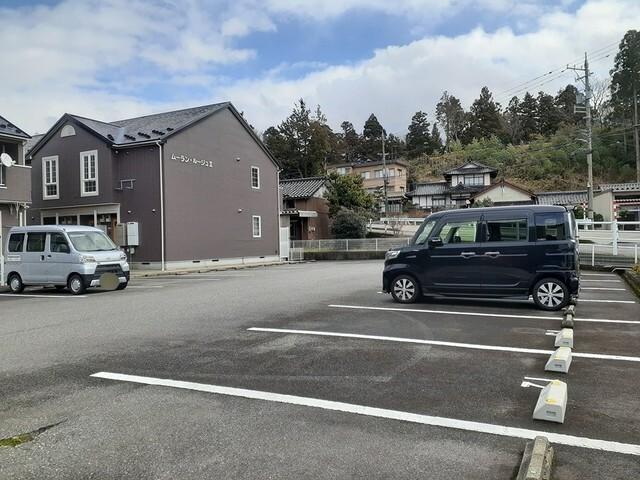 ムーラン・ルージュⅡ（202） 駐車場