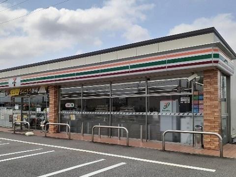 セブンイレブン富山赤田北店：557m