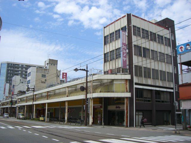ピアゴ富山西町店：661m