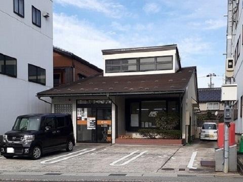 富山大泉郵便局：141m