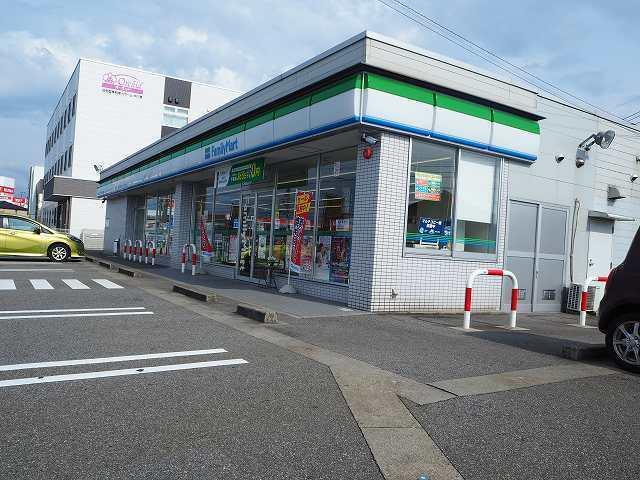 ファミリーマート富山中川原店：277m