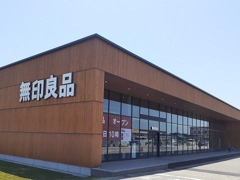 無印良品　富山堀川本郷店：1000m