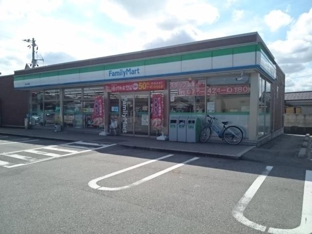 ファミリーマート富山本郷店：697m