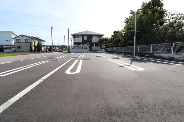 カミナール（101） 駐車場