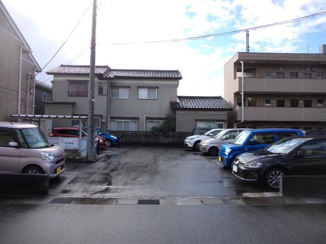 グランドスワード寺町（202） 駐車場