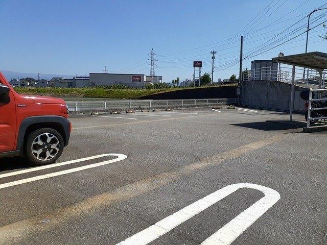 タフト（102） 駐車場