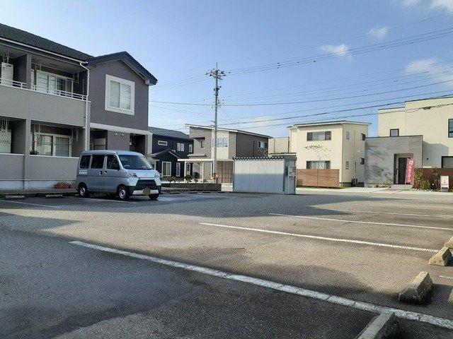 ヴィラ・アミティⅠ（102） 駐車場