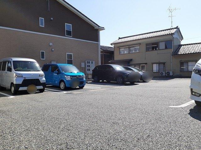 フォルス・ラーマ５（201） 駐車場