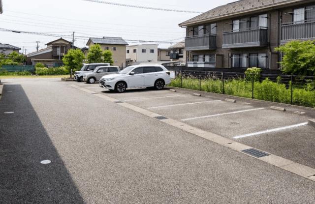 ブランズ天正寺（201） 駐車場