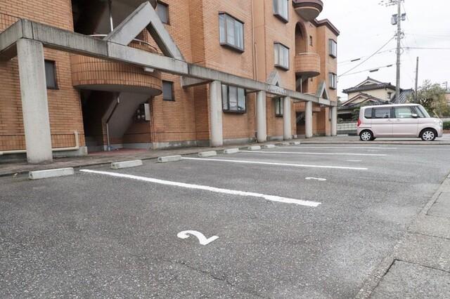 ボンヌール・オカダ（101） 駐車場