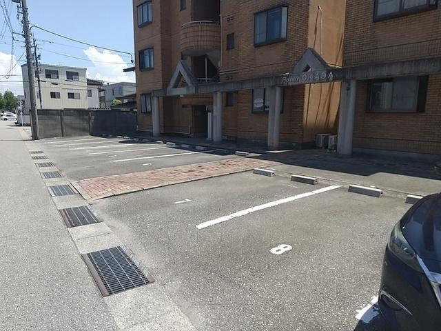 ボンヌール・オカダ（101） 駐車場