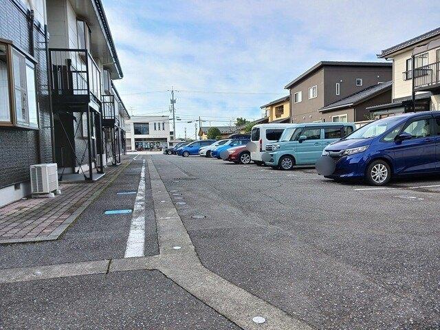チェリーヒルズＢ（203） 駐車場