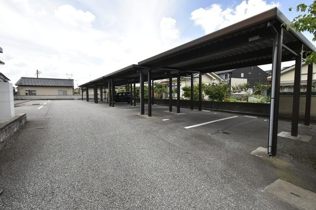 ソルジェンテ（105） 駐車場