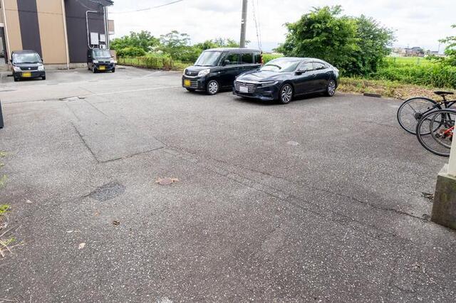 ウインズ寺町（103） 駐車場