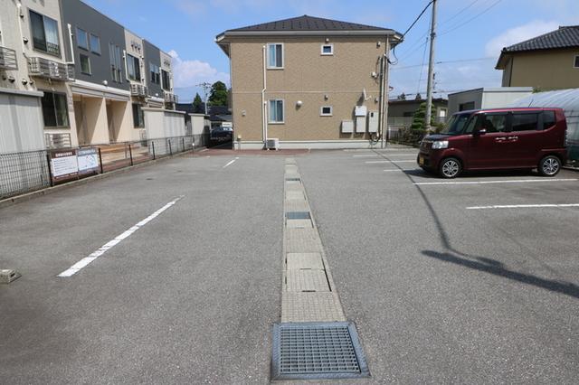 ドリームハイツ（102） 駐車場