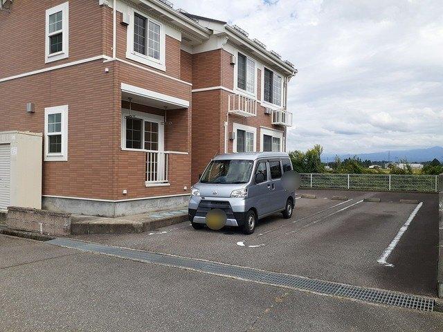 メゾン・モデルノ（102） 駐車場