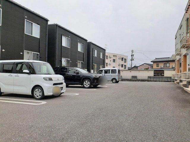 ドゥ・ステージアⅡ（202） 駐車場