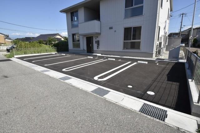 アンジェブラン（101） 駐車場