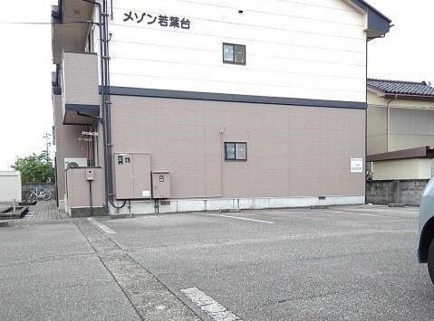 メゾン若葉台（102） 駐車場