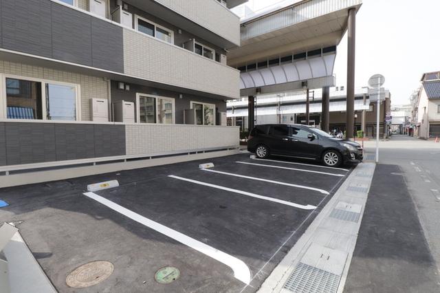 グランドコート堤町（105） 駐車場