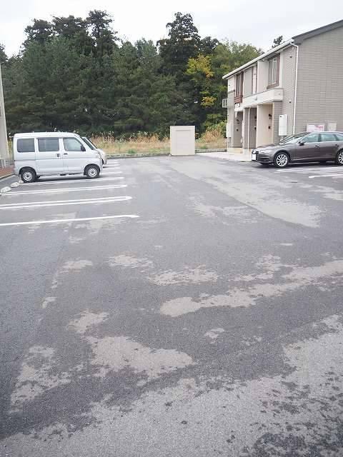 ヴィル・フォーレⅤ（202） 駐車場