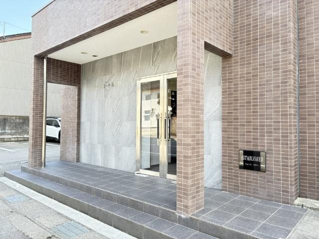 富山市星井町マンション エントランス