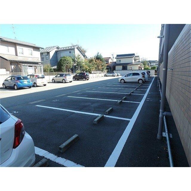 プランドール（101） 駐車場
