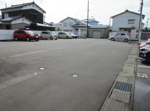 ファイン婦中　E棟（1） 駐車場