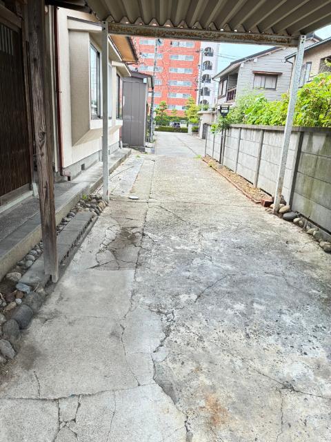 富山市今泉37-2貸家 駐車場