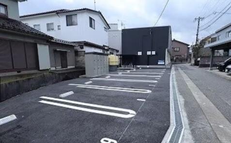 picot（2-E） 駐車場
