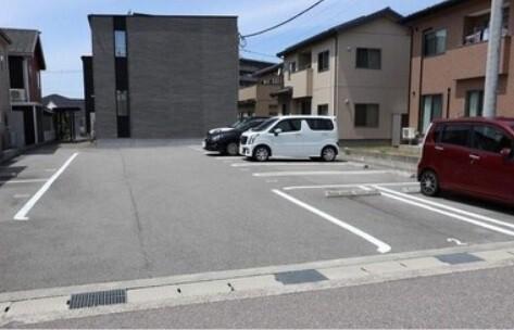 Ｆｅｌｉｃｅ（105） 駐車場