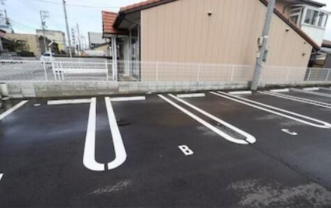 Ｌ’Ａｌｌｕｒｅ（106） 駐車場