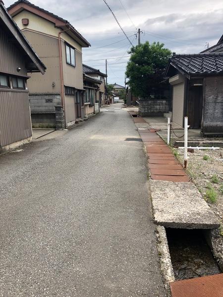 戸出町3丁目 前面道路含む現地写真
