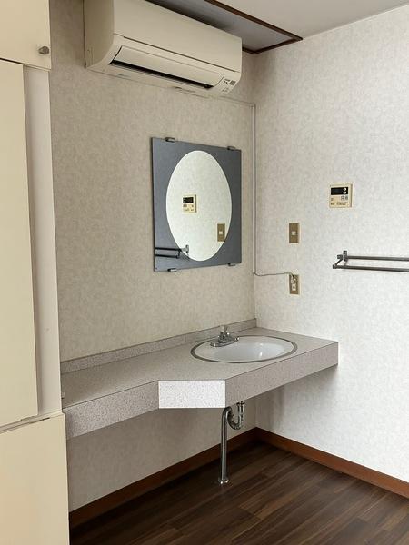 射水市本町2丁目住居付きビル 洗面