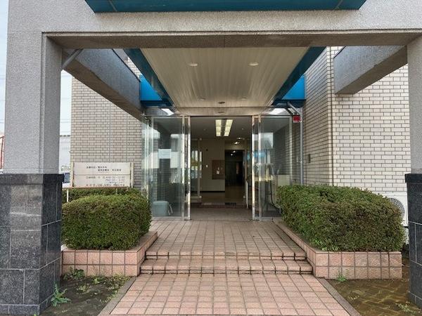 射水市本町2丁目住居付きビル エントランス