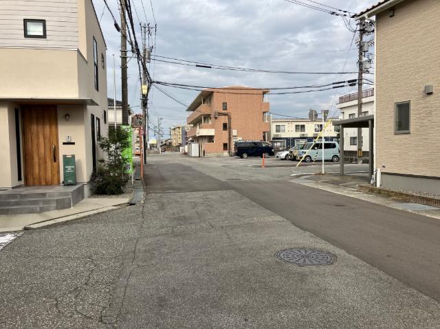 布瀬本町モデルハウス 前面道路含む現地写真